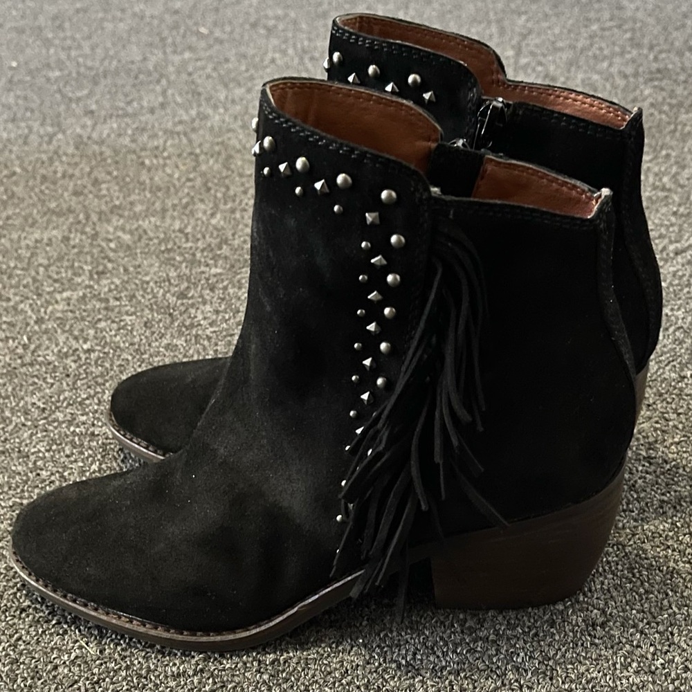 Lucky Brand Suede Booties in a 7.5